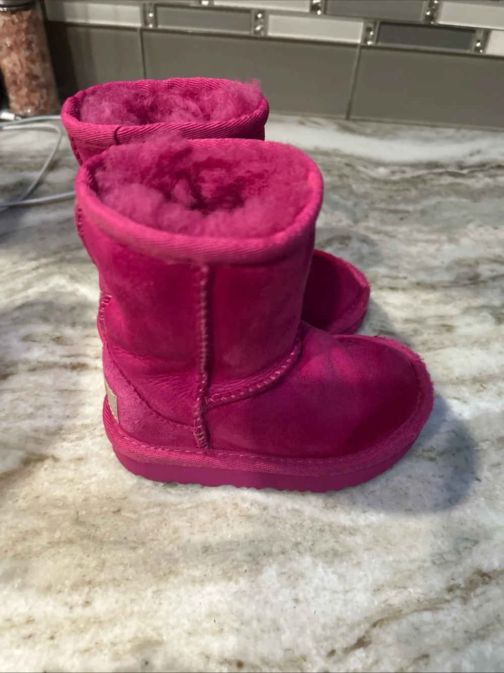 UGG Kids Classic Shearling Suede Hot  Pink Boots Toddler Girl Sz 6 Warm Winter.